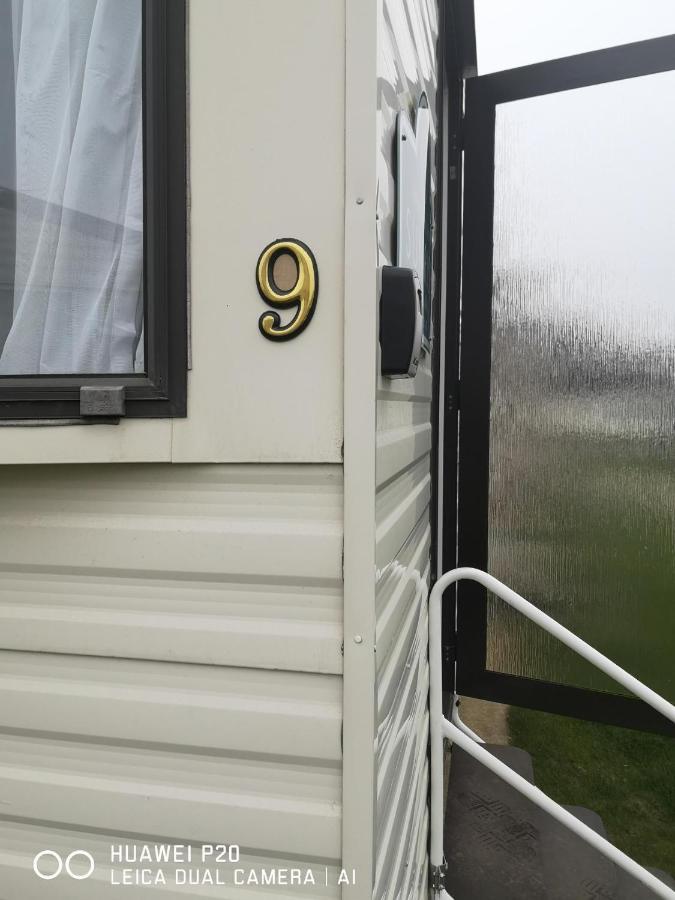 Lovely 2-Bed Caravan In Walton On The Naze Buitenkant foto