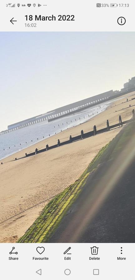 Lovely 2-Bed Caravan In Walton On The Naze Buitenkant foto