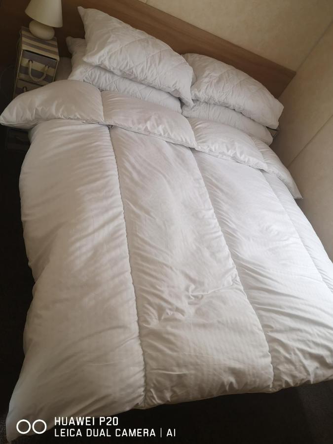 Lovely 2-Bed Caravan In Walton On The Naze Buitenkant foto