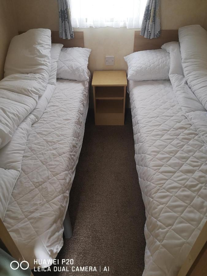 Lovely 2-Bed Caravan In Walton On The Naze Buitenkant foto