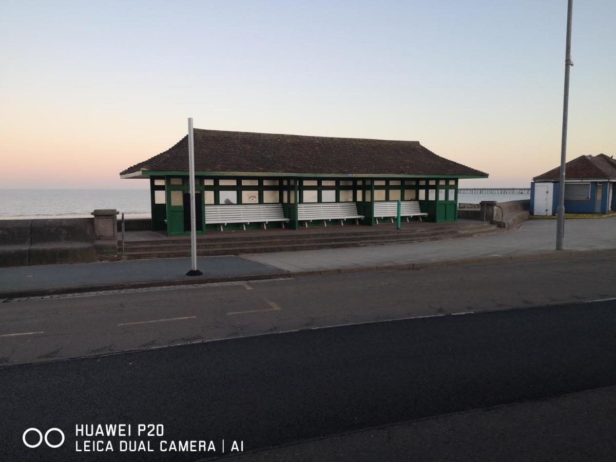 Lovely 2-Bed Caravan In Walton On The Naze Buitenkant foto
