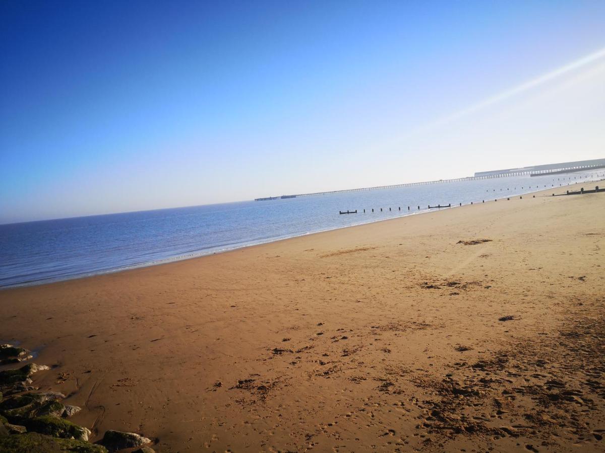 Lovely 2-Bed Caravan In Walton On The Naze Buitenkant foto