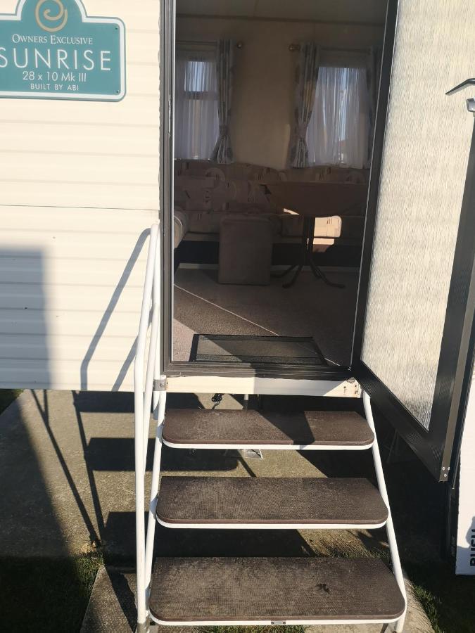 Lovely 2-Bed Caravan In Walton On The Naze Buitenkant foto