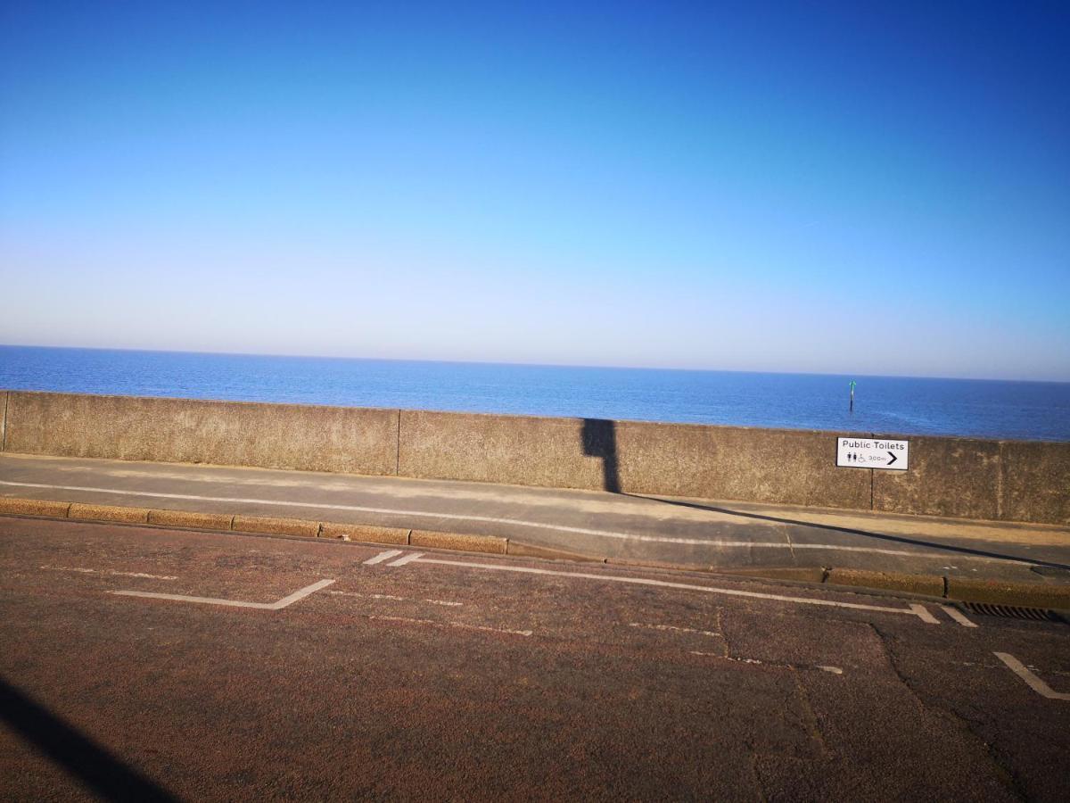 Lovely 2-Bed Caravan In Walton On The Naze Buitenkant foto