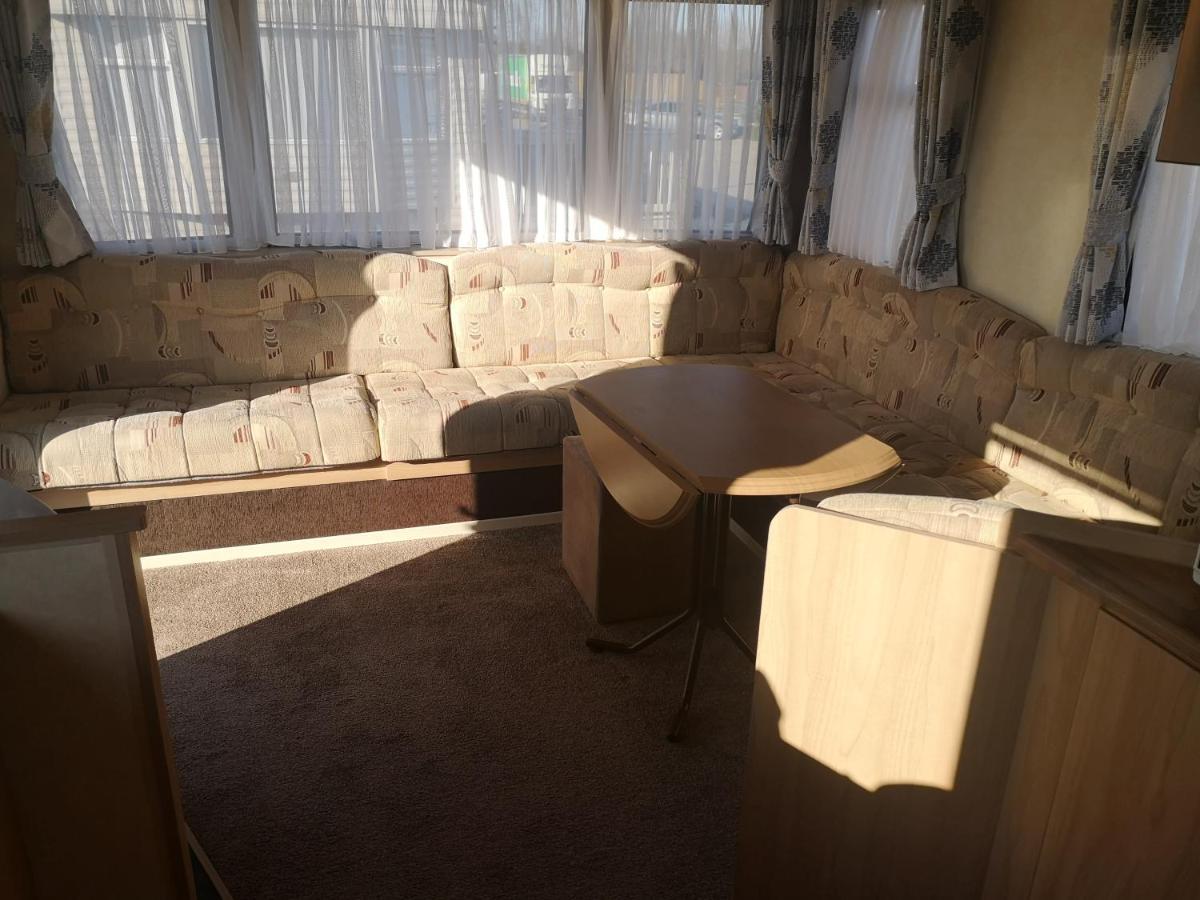 Lovely 2-Bed Caravan In Walton On The Naze Buitenkant foto